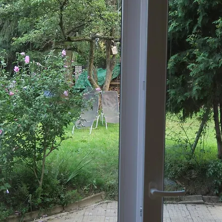 En With Private Floor, 3 Bedrooms, Bathroom, Kitchenette, Host Downstairs With A Cat And 2 Small Dogs --- Cs Soukrome Horni Patro, 3 Loznice, Koupelna, Varic, Balkon - Prizemi Sdilene S Hostitelem, Kockou A 2 Malymi Psy Villa