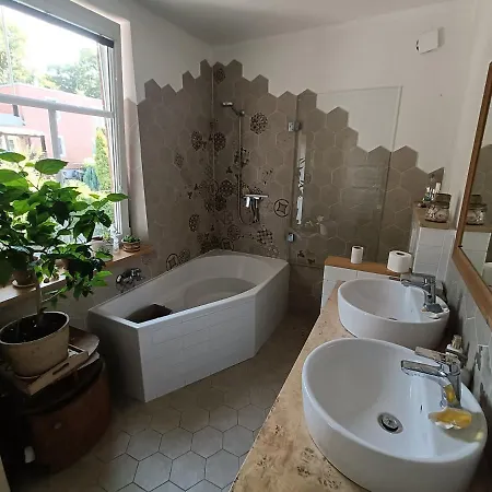 Villa En With Private Floor, 3 Bedrooms, Bathroom, Kitchenette, Host Downstairs With A Cat And 2 Small Dogs --- Cs Soukrome Horni Patro, 3 Loznice, Koupelna, Varic, Balkon - Prizemi Sdilene S Hostitelem, Kockou A 2 Malymi Psy *