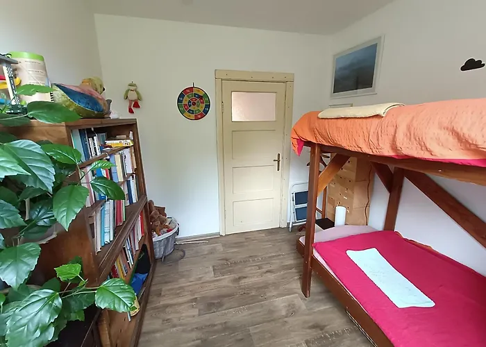 Villa En With Private Floor, 3 Bedrooms, Bathroom, Kitchenette, Host Downstairs With A Cat And 2 Small Dogs --- Cs Soukrome Horni Patro, 3 Loznice, Koupelna, Varic, Balkon - Prizemi Sdilene S Hostitelem, Kockou A 2 Malymi Psy *